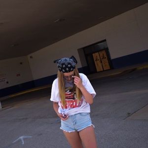 Meet your Posher, Leila